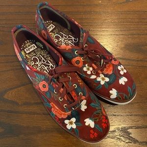 Like new Rigle Paper Co velvet Keds